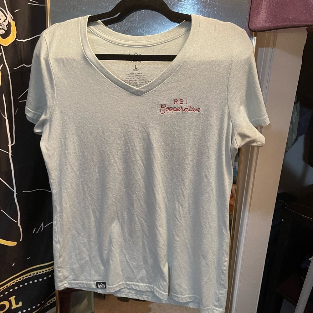 REI - L - Parts Unknown - Embroidered Logo